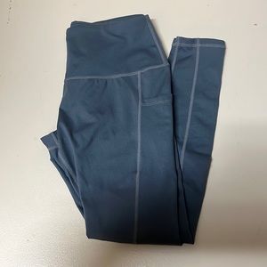 Women’s small leggings with pockets on side